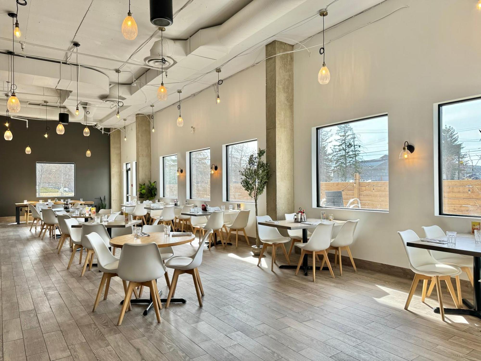 Hotel Divya Sutra Plaza And Conference Centre Calgary Airport Exterior foto