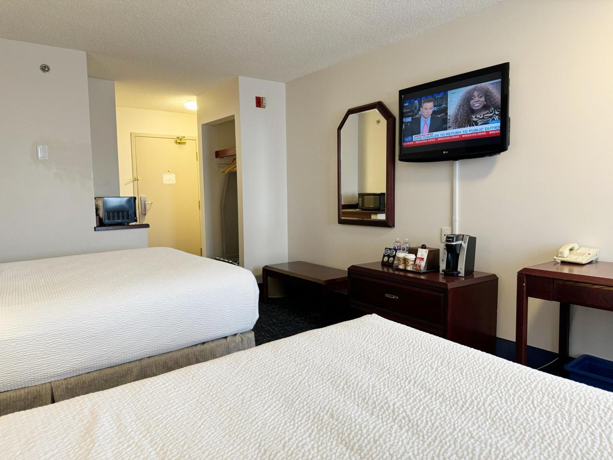 Hotel Divya Sutra Plaza And Conference Centre Calgary Airport Exterior foto